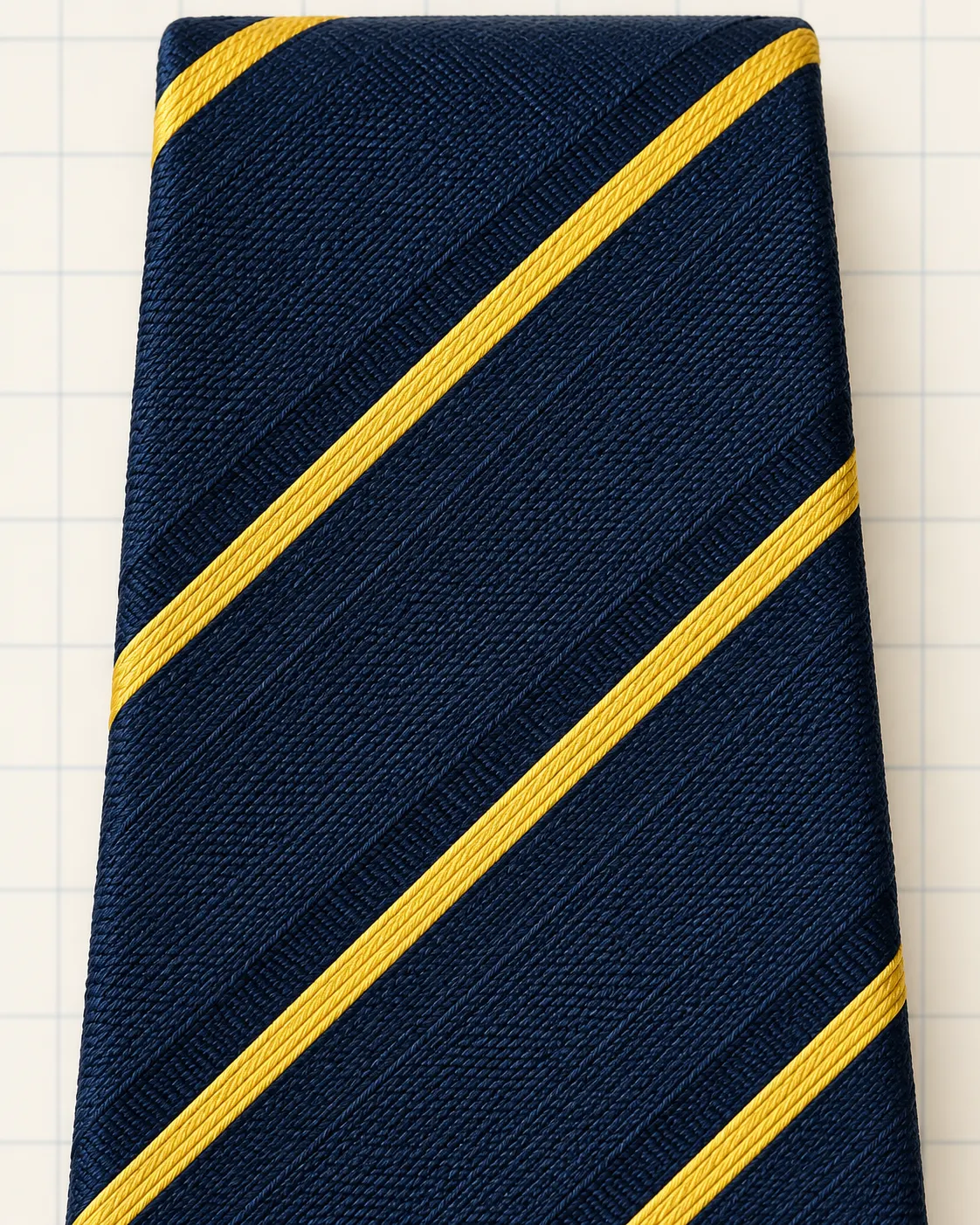 Corbata escolar azul marino, detalle de franjas