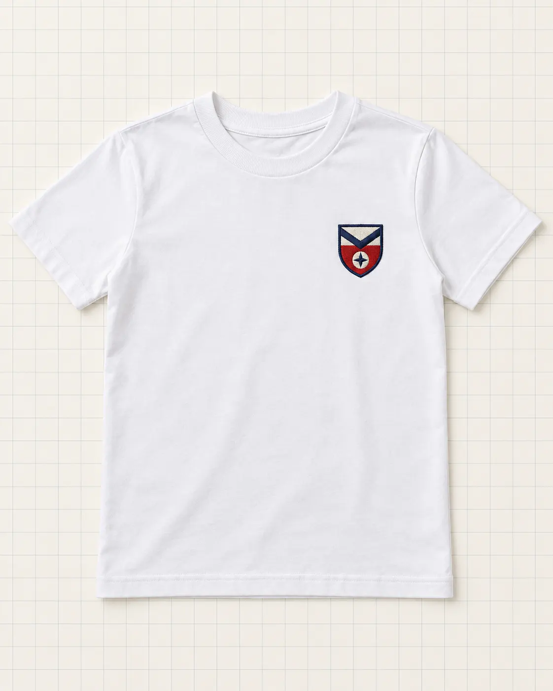 Playera escolar cuello redondo blanco, vista frontal