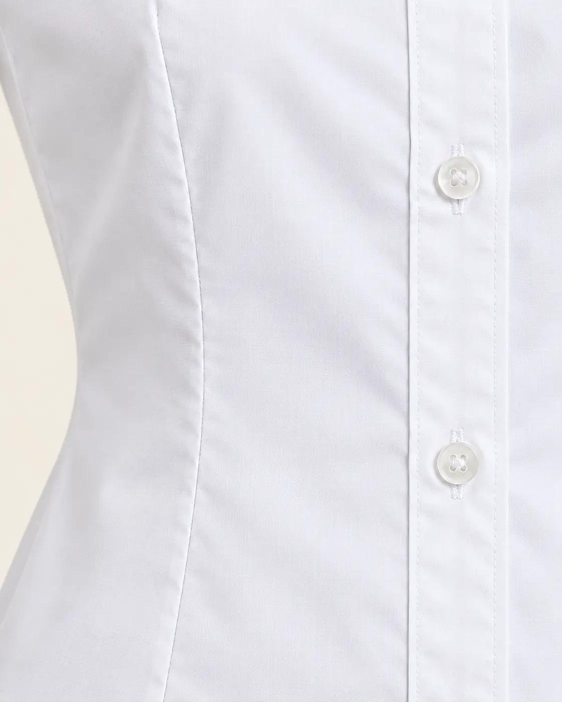 Blusa formal manga corta blanco, detalle de pinzas