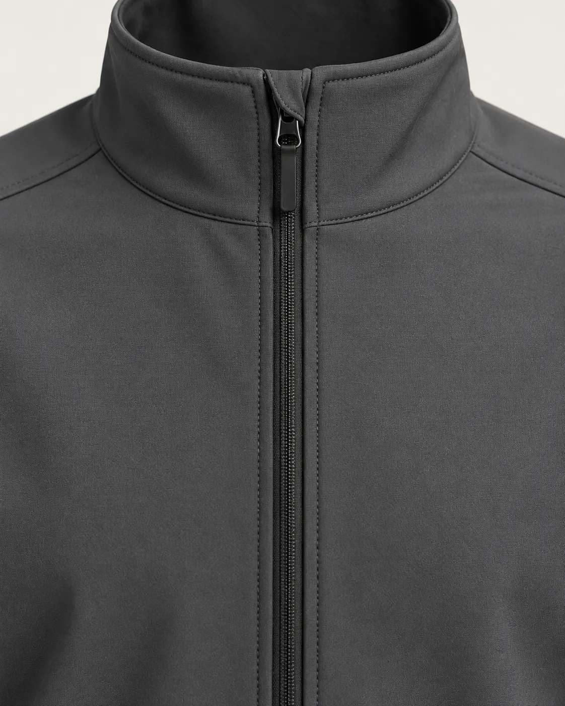 Chumpa softshell gris carbón, detalle de zipper frontal