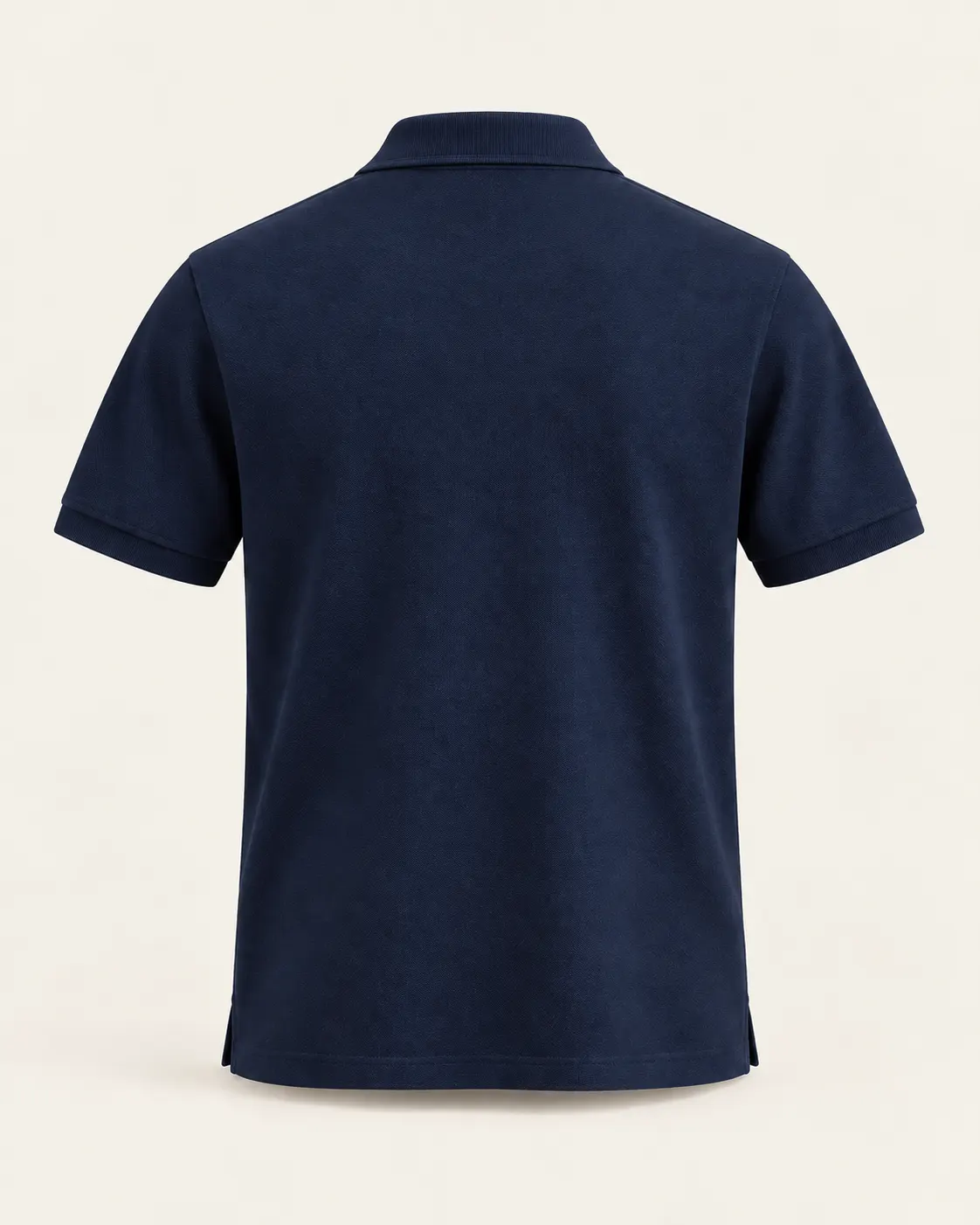Polo con botones azul marino, vista de espalda