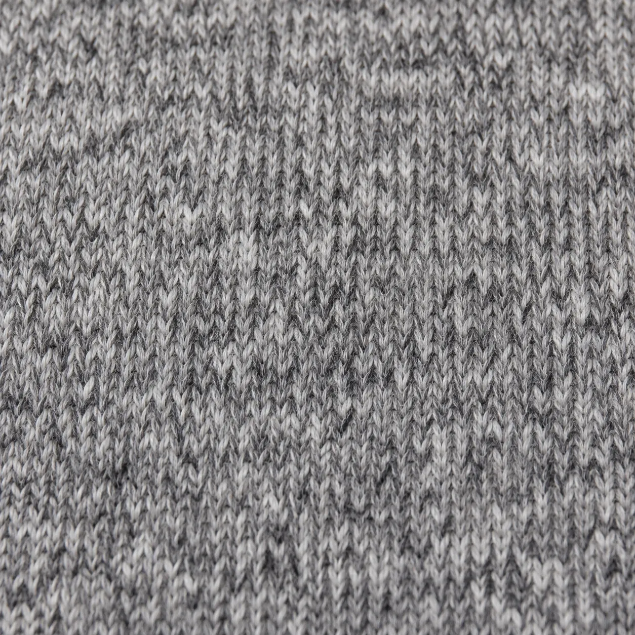 Macro de tejido de punto jersey gris jaspeado con sus bucles visibles